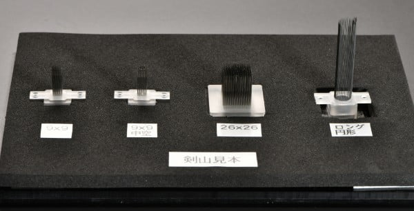 さまざまな形状にデザインされた「剣山」。一つのニードルの直径は約0.17mmと極細。